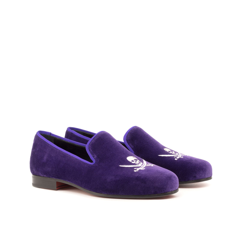 5 Ways to Style Velvet Loafers for a Chic, Sophisticated Look"